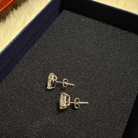 925 Silver Diamond Cut White Cubic Zirconia Studs Earrings - Picture 11 of 12